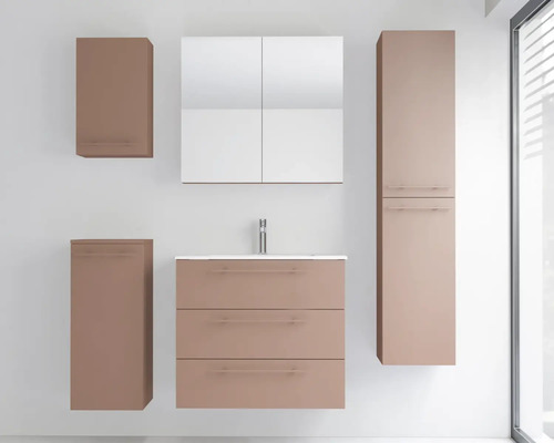 Badmöbel-Set bestehend aus Waschbeckenunterschrank mit drei Schubladen, Waschbecken, Spiegelschrank, Hochschrank und zwei Hängeschränken.