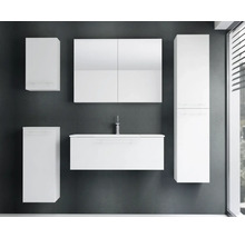 Modernes, wandhängendes Badezimmermöbel-Set in Weiß bestehend aus Waschtischunterschrank mit Waschbecken, Spiegelschrank und drei weiteren Schränken.