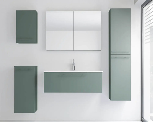 Modernes Badezimmermöbel-Set in Salbeigrün mit Waschtischunterschrank, Spiegelschrank, Hochschrank und Wandschränken.