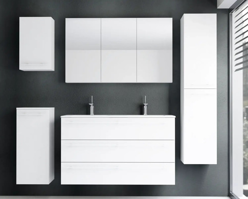Modernes Badezimmermöbel-Set in Weiß mit Waschtischunterschrank, Doppelwaschbecken, dreitürigem Spiegelschrank, Hochschrank und Wandkastenelementen.