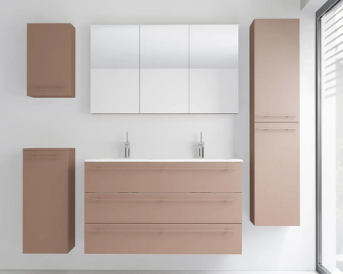 Badezimmermöbel-Set mit Doppelwaschtisch, Spiegelschrank und drei wandhängenden Beistellschränken in modernem, schlichtem Design.