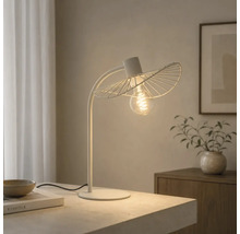 Moderne weiße Tischleuchte aus Metall mit gebogenem Arm, fächerartigem Drahtschirm und sichtbarem LED-Filament-Leuchtmittel.