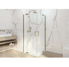 Modernes Badezimmer mit einer Duschkabine aus Glas, goldenen Armaturen und Wandfliesen in Marmoroptik.