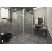 Modernes Badezimmer mit grauen Fliesen, einer Duschkabine aus Glas mit goldfarbenen Details, schwarzem WC und Waschtisch mit goldener Armatur.