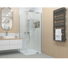 Modernes Badezimmer mit Glas-Eckdusche, weißem Waschtischunterschrank, ovalem Spiegel und dunklem Handtuchheizkörper an Holzeffekt-Wänden.