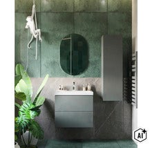 Modernes Badezimmer mit grauem Waschtischunterschrank inklusive Waschbecken, passendem Hochschrank, ovalem Spiegel und grünen Zimmerpflanzen. (Image AI modified or generated)