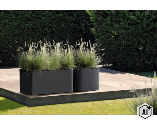Zwei moderne Pflanzkübel mit Ziergras auf einer Terrasse im Garten. (Image AI modified or generated)