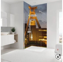 Moderne Duschrückwand mit dem Motiv Zeche Zollverein in einer barrierefreien Dusche in einem hellen Badezimmer. (Image AI modified or generated)
