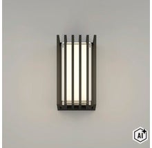 Moderne rechteckige Wandleuchte mit Lamellengitter-Design für den Außenbereich (Image AI modified or generated)