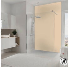 Moderne begehbare Walk-in Dusche mit Glaswand in einem hellen, zeitgenössischen Badezimmer mit Duschsystem und Waschtisch. (Image AI modified or generated)