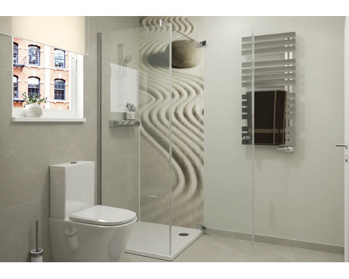Modernes Badezimmer mit ebenerdiger Glasduschkabine, Zen Motiv Wandfliese, Wandhängetoilette und einem Handtuchheizkörper.