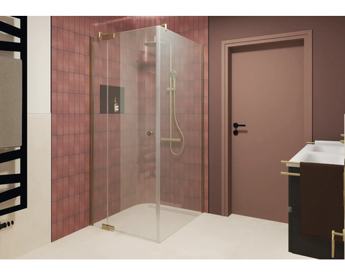 Moderne Eckdusche mit Glaselementen und Beschlägen in Goldoptik in einem gefliesten Badezimmer mit Waschtisch und Tür.
