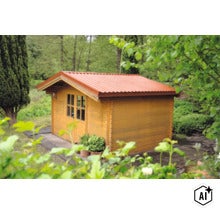 Gartenhaus aus Holz mit Satteldach in einem grünen Garten mit Bäumen und Sträuchern im Hintergrund (Image AI modified or generated)