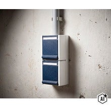 Doppel Schalter Aufputz für Feuchtraum an einer Wand montiert mit Kabelkanal (Image AI modified or generated)