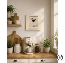 Wandbild mit Espresso Martini Rezept an einer hellen Küche mit Kaffeemaschine (Image AI modified or generated)