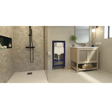 Geberit Vorwandelement in einem modern gestalteten Badezimmer mit bodengleicher Dusche und Waschtisch mit Holzunterschrank.