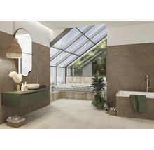 Modernes Badezimmer mit großen braunen Fliesen, hängendem Waschtisch, Badewanne, bodentiefen Fenstern und integriertem Schlafbereich im Dachgeschoss.