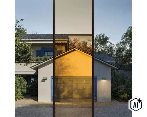 Moderne Außenwandleuchte montiert an einer hellen Fassade eines Wohnhauses mit Garagentor und Gartenanlage bei Tageslicht. (Image AI modified or generated)