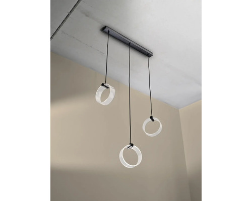 Moderne LED Pendelleuchte mit drei runden Leuchtelementen an einer rechteckigen Deckenhalterung für eine stilvolle Innenbeleuchtung
