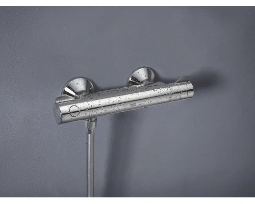 Grohe Thermostat Duscharmatur zur Wandmontage mit polierter Oberflaeche und Grohe Logo