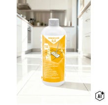 Rakkuun Smart Fluid Fliesenreiniger in einer Kunststoffflasche für die Reinigung von Fliesen und Bodenbelägen in Wohnräumen. (Image AI modified or generated)