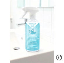 Rakkuun Sanitär- und Kalkreiniger Sprühflasche zur Reinigung von Badezimmeroberflächen. (Image AI modified or generated)