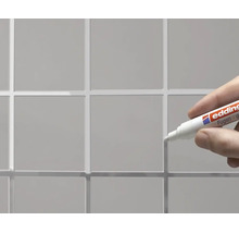 Edding Fugenmarker zur Reparatur und Auffrischung von Fliesen Fugen an einer Wand