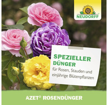 Neudorff Azet Rosendünger für Rosen, Stauden und einjährige Blütenpflanzen vor einem Hintergrund aus blühenden Rosen
