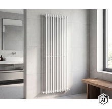 Vertikaler Röhrenheizkörper für Badezimmer in modernem Ambiente vor gefliester Wand montiert (Image AI modified or generated)