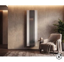 Moderner vertikaler Designheizkörper mit Spiegelelement in einem stilvoll eingerichteten Wohnraum mit Sessel und Zimmerpflanze. (Image AI modified or generated)