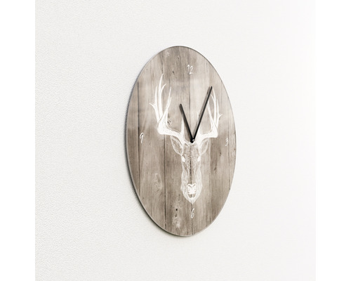 Wanduhr mit Hirschmotiv auf Holzoptik