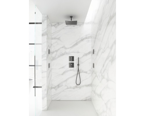 Begehbare Dusche mit Marmorwänden, Kopfbrause und Handbrause