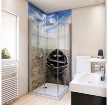 Badezimmer mit Duschkabine, Waschbecken und Toilette