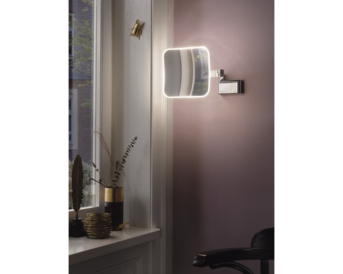 Beleuchteter Kosmetikspiegel mit Arm für die Wandmontage im Badezimmer