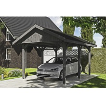 Holzcarport mit Auto im Hofgarten