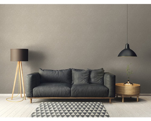 Wohnzimmer mit Sofa, Stehlampe und Pendelleuchte