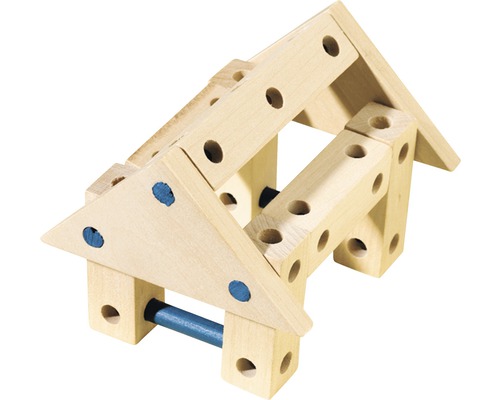 Holzbausteine zu einem Haus zusammengesetzt