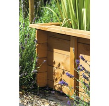 Holzpflanzkasten im Garten mit Lavendel und Pflanzen