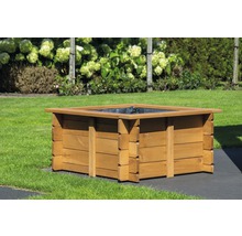 Quadratisches Hochbeet aus Holz im Garten