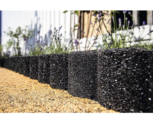 Garten mit Rasenkante aus recyceltem Gummi