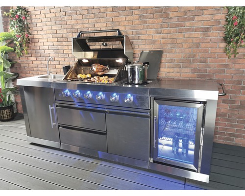 Grillküche aus Edelstahl mit Spüle, Grill, Kühlschrank und Stauraum