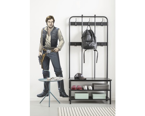 Flur mit Garderobenständer, Bank, Wandtattoo, Beistelltisch und Teppich