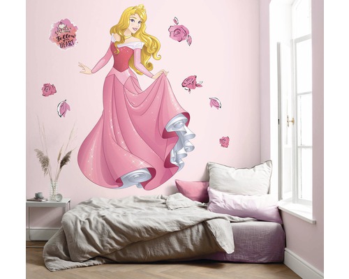 Mädchenzimmer mit Wandtattoo von Prinzessin Aurora, Rosen und Schriftzug