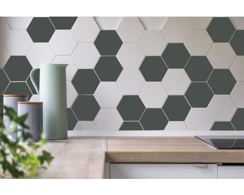 Wandgestaltung mit sechseckigen Fliesen in Küche