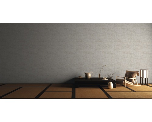 Raum mit japanisch inspiriertem Design mit Tatami-Matten, Sitzbereich und schlichter Wandtapete.