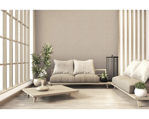 Helles Wohnzimmer im japanischen Stil mit Sofas und Zimmerpflanzen