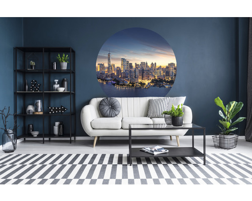 Dekorative Wandgestaltung mit einer New Yorker Skyline im Wohnzimmer