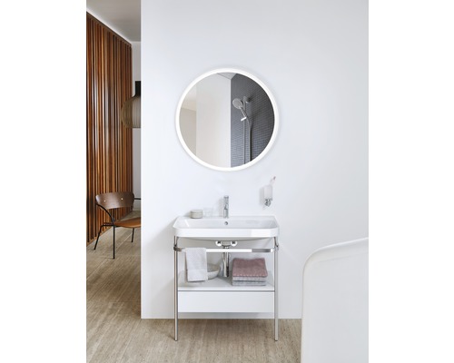 Badezimmer mit Waschbeckenunterschrank, Aufsatzwaschbecken und rundem Spiegel