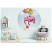 Kinderzimmer mit Wandtattoo eines rosa Elefanten, der an Ballons und einer Gießkanne hängt.