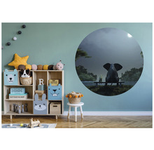 Kinderzimmer mit Wandtattoo, Regal und Spielzeug